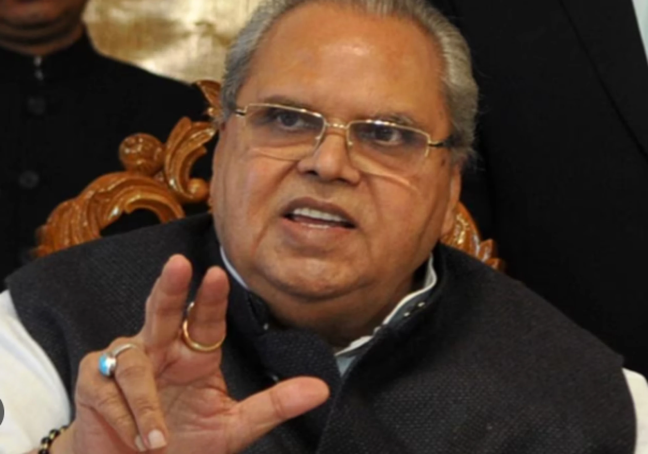 CBI Raids Ex-Governor Malik Over Rs 300 Crore Bribe in Hydropower Deal CBI Raids Ex-Governor Malik Over Rs 300 Crore Bribe in Hydropower Deal